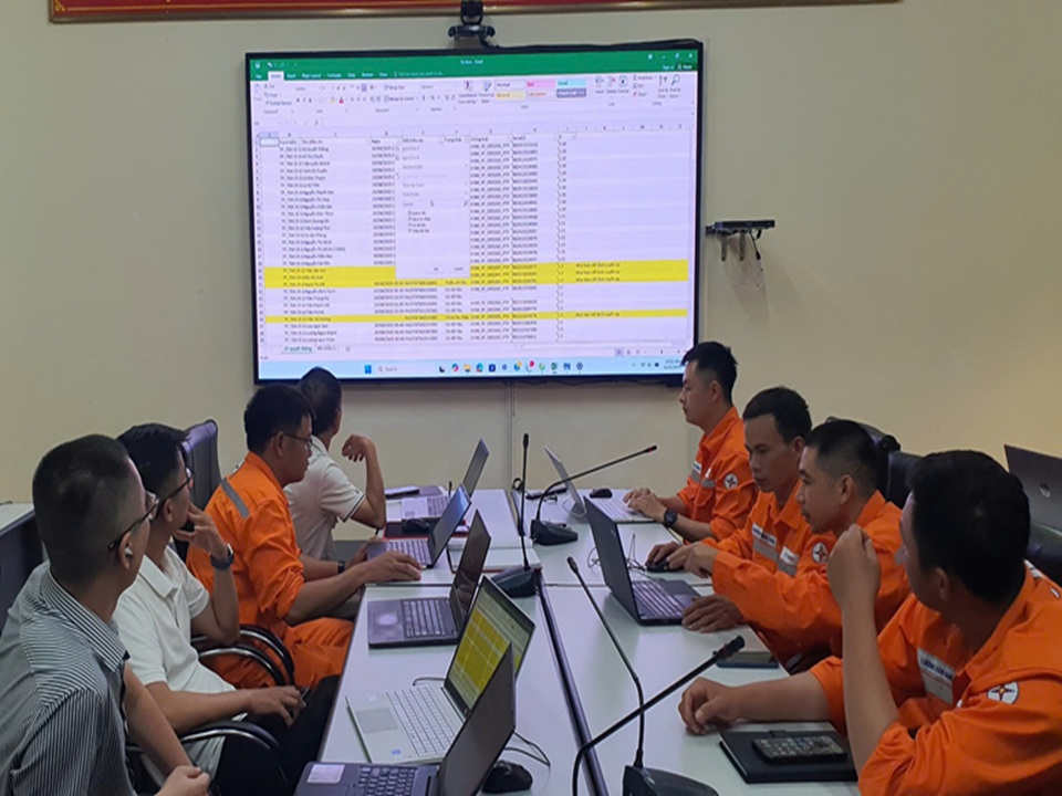 Tập huấn xử lý lỗi thường gặp trong quản lý đo xa 
cho các Đội quản lý Điện lực 